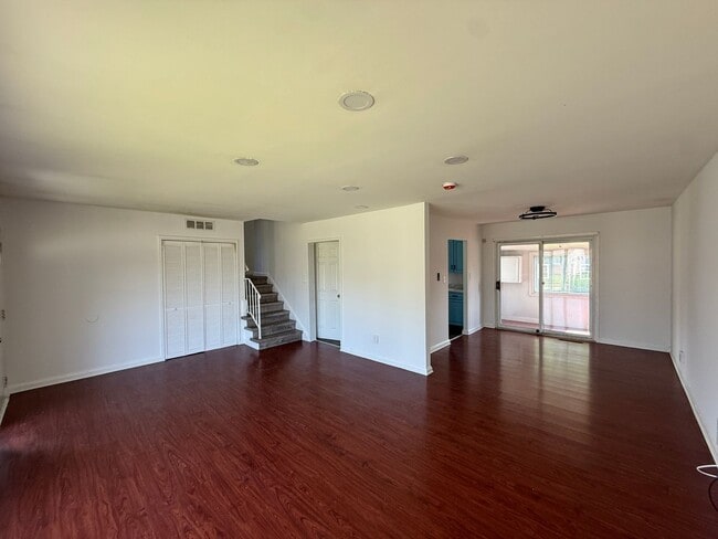 Building Photo - 3BR Home + Separate 1BR In Law Apartment | Private Entrance | 2 Kitchens | 2 W/D | Yard + Driveway