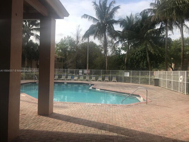 Building Photo - 3211 Sabal Palm Manor