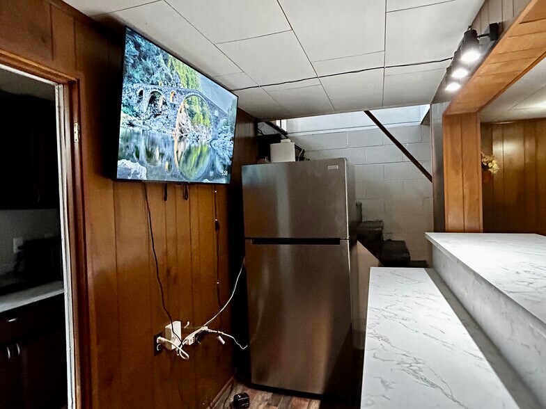 Appliances included - 1908 Kessler Blvd North Dr