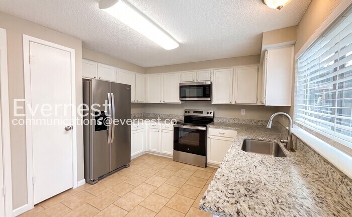 Building Photo - 2719 Meadowgrass Ln