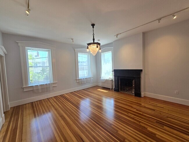 Building Photo - 116 Winnisimmet St