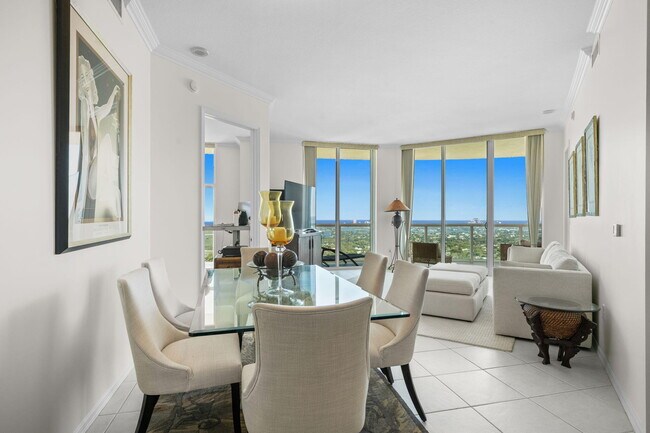 Building Photo - 347 N New River Dr E