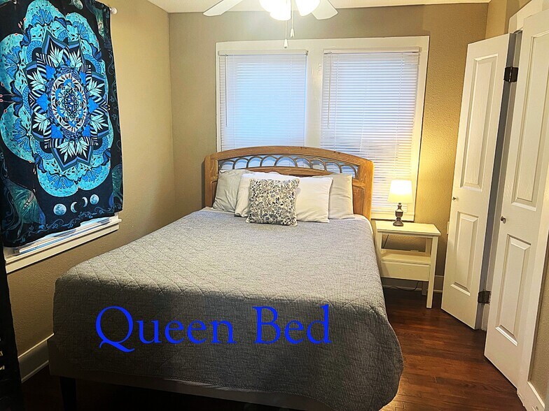 Building Photo - 1600 Belle Pl