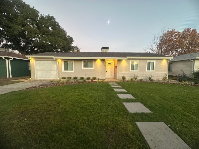 Primary Photo - Charming 3-Bed Home with Huge Yard & Fresh Upgrades