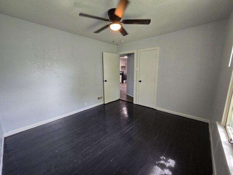 Building Photo - 1135 Canaan Ave