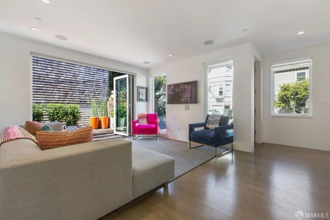 Building Photo - 209 Grattan St