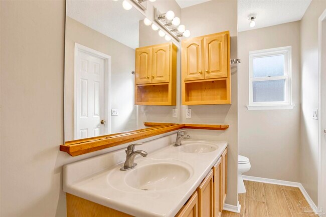 Building Photo - 4036 Shorewood Dr