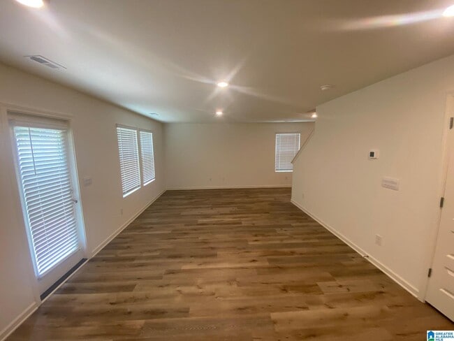 Building Photo - 6534 Creek Cir