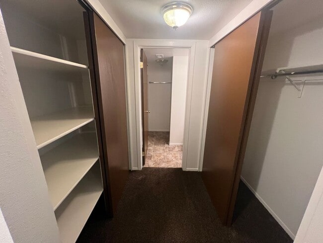 Building Photo - Spacious 2 bed/2 bath in Millcreek-**Move ...