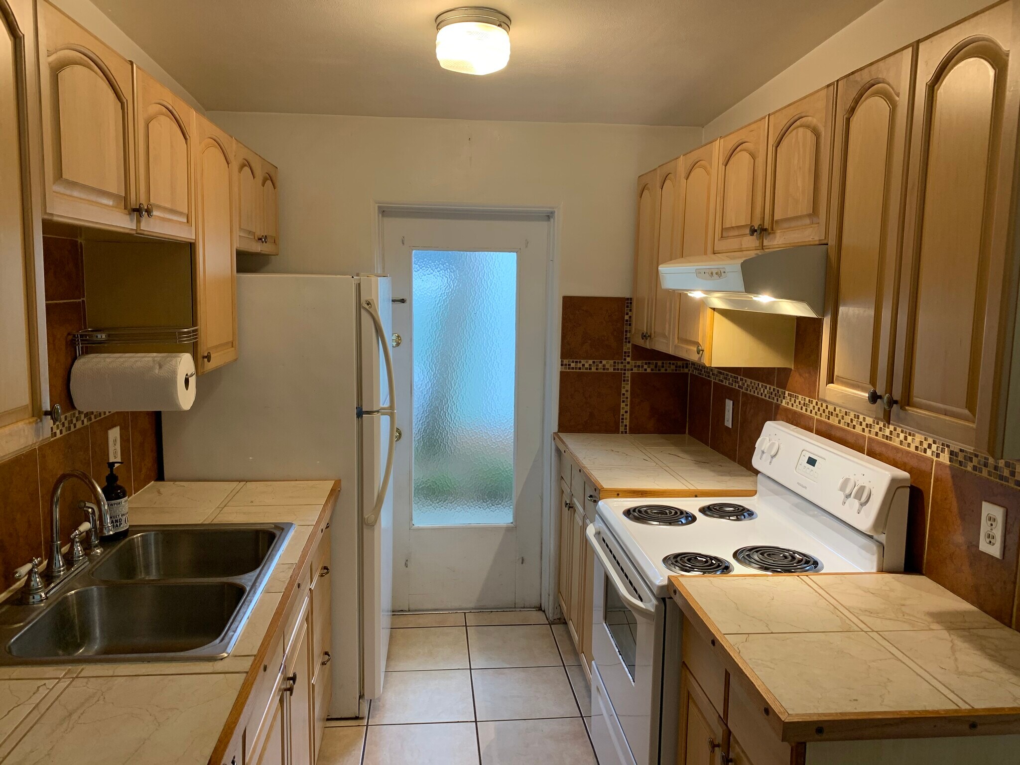 Kitchen - 1310 E Esther St