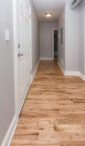 Building Photo - 735 W Garfield Blvd