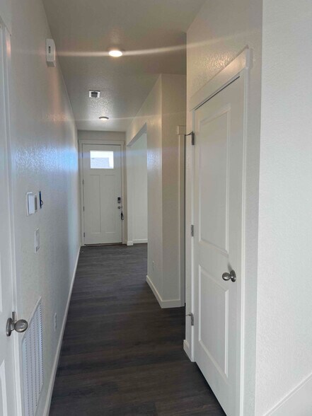 Building Photo - 6050 Amerifax Dr