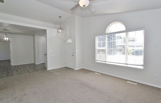 Building Photo - Immaculate Single-Level Home in Quiet Neighborhood