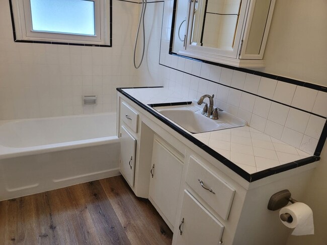 Building Photo - 422 N Shaffer St