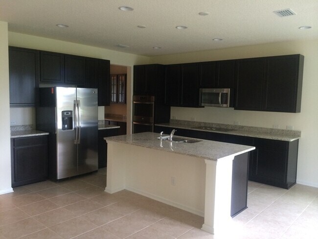Building Photo - Spacious 5 Bedroom Home In Durbin Crossing