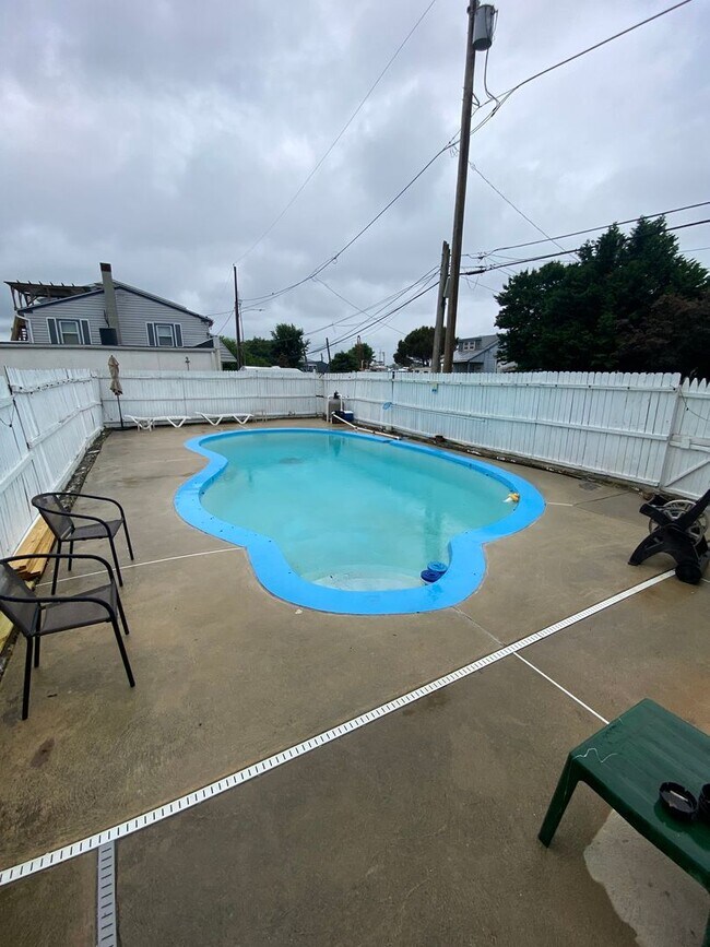Building Photo - Beautiful three bed, 1.5 bath single-family home for rent with inground pool