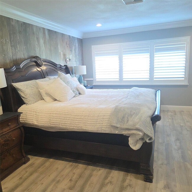 Building Photo - 5349 Lakefront Blvd