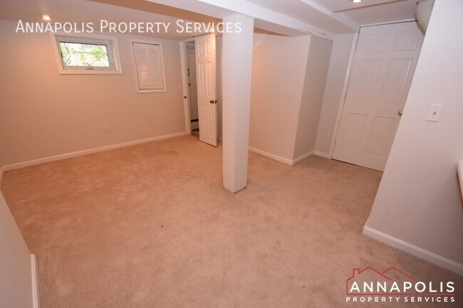 Building Photo - 33 Glen Ave