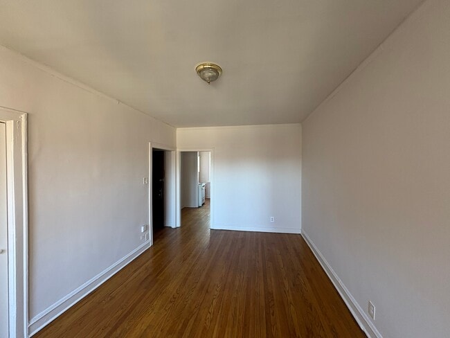 Building Photo - 822 S Austin Blvd