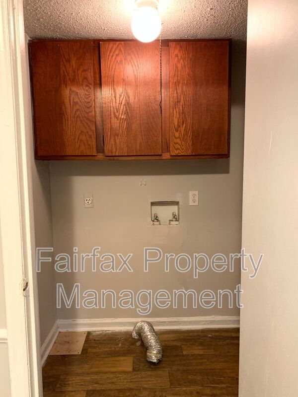 Building Photo - 1419 Cherrycrest Drive