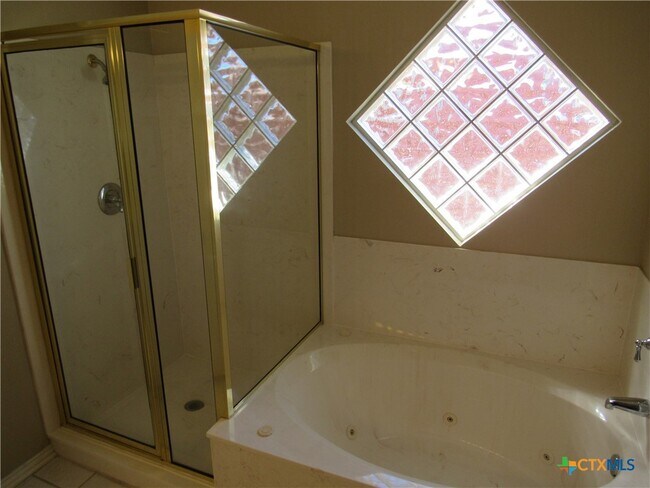 Building Photo - 5812 Montrose Dr