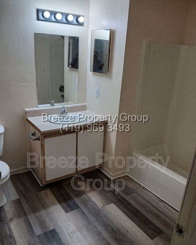 Building Photo - 538 Nova St