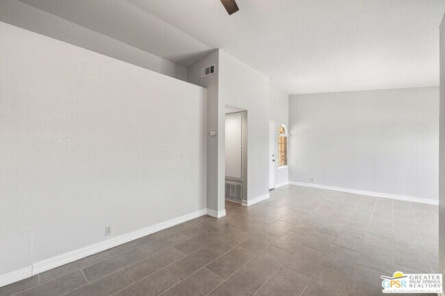 Building Photo - 505 S Farrell Dr
