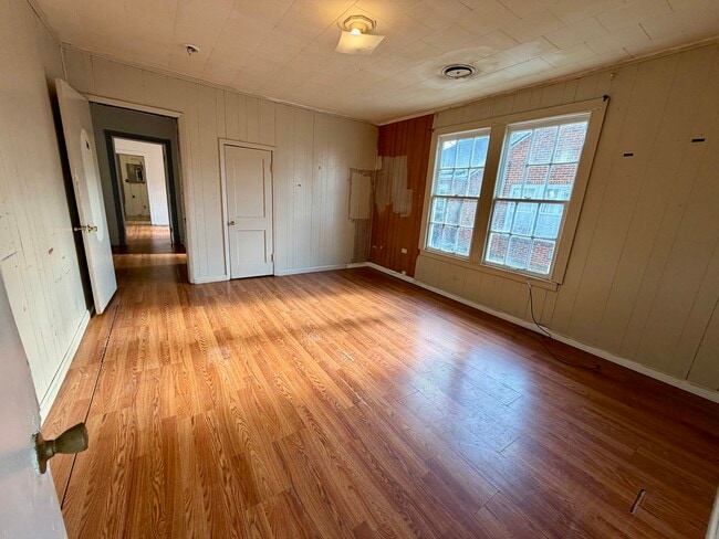 Building Photo - 1401 12th Ave N