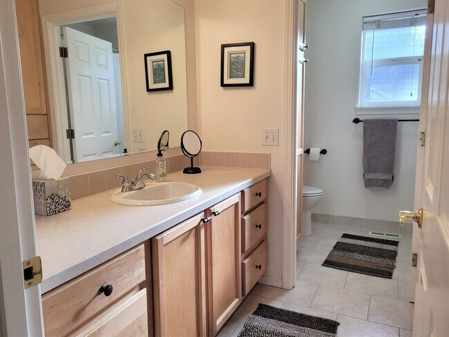 Building Photo - Charming Home, Bend`s West-side, Detached Garage and Bonus Space. Great Location.  Flexible Lease...