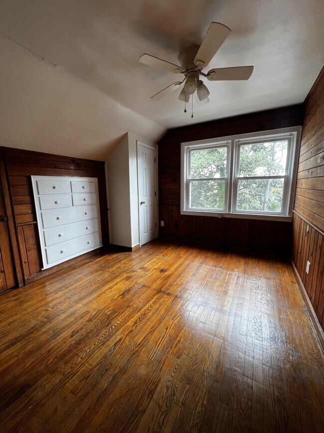 Building Photo - 306 N 11th St