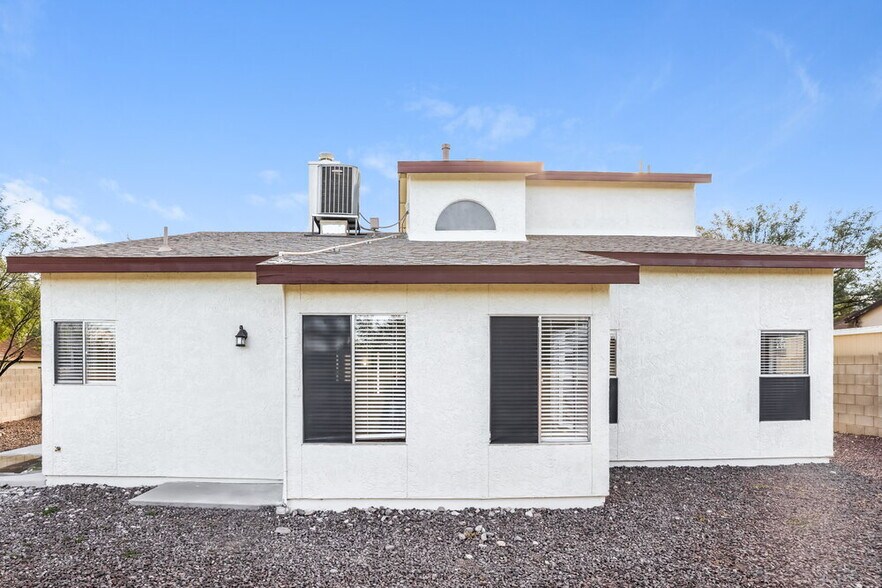 Building Photo - 3474 W Avenida Obregon