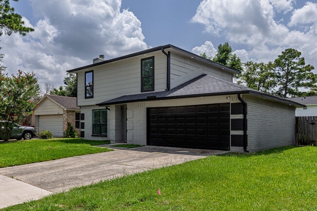 Building Photo - 12223 Kingslake Forest Dr
