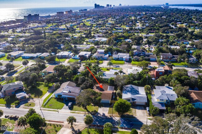 Building Photo - 136 Valencia Dr