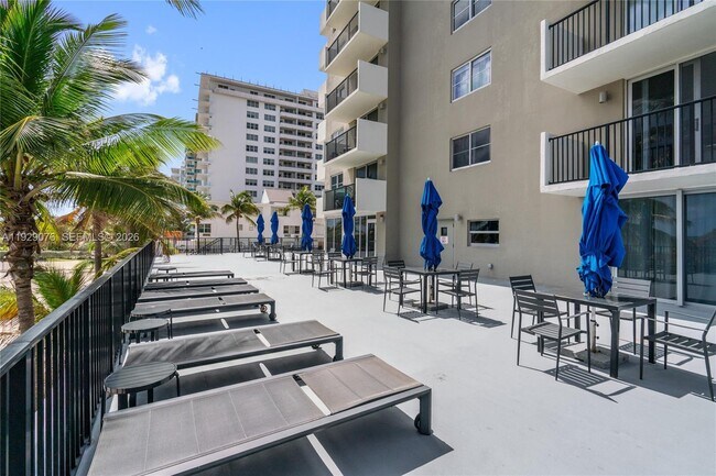 Building Photo - 9273 Collins Ave