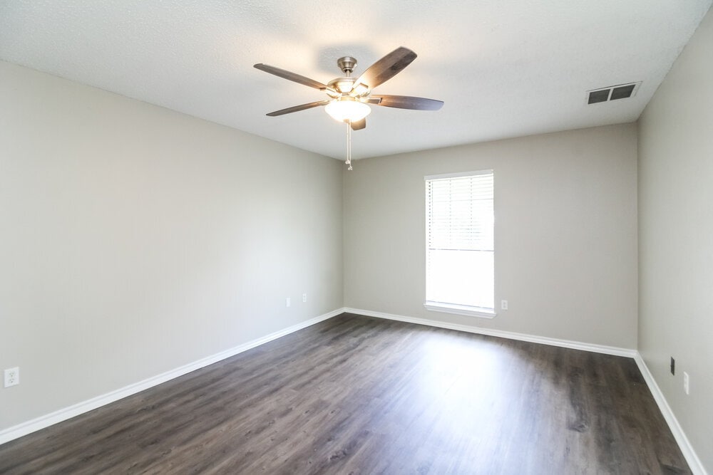 Building Photo - 834 Green Pastures Dr