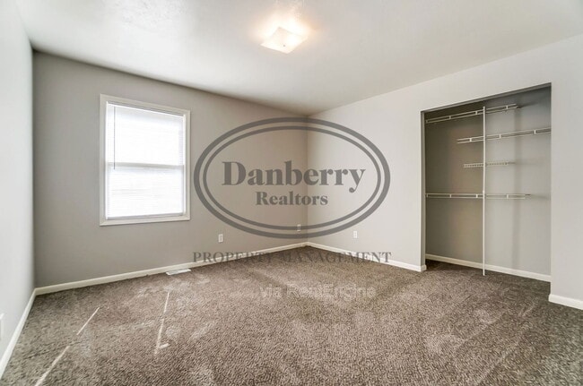 Building Photo - 1103 Searles Rd