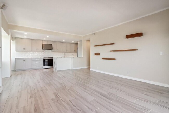 Building Photo - 1155 N La Cienega Blvd