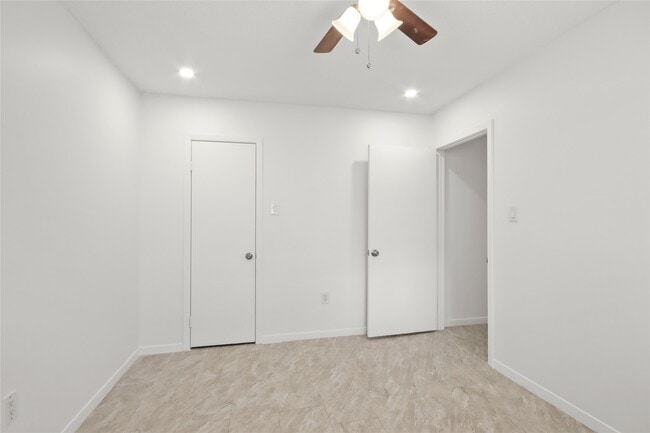 Building Photo - 111 Montrose Cir