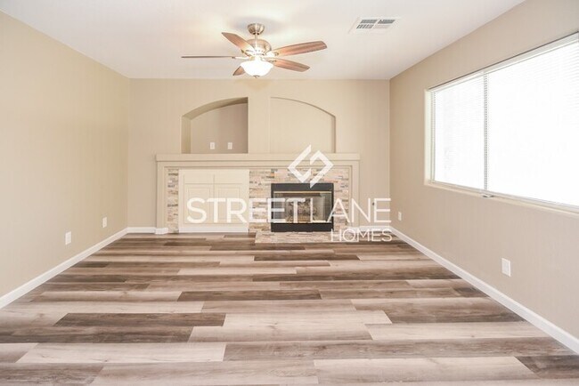 Building Photo - Spacious 5 bedroom home in Henderson!