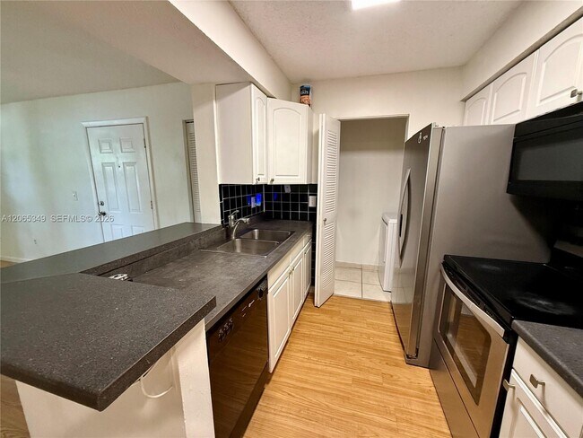 Building Photo - 1237 SW 46th Ave