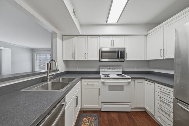 Building Photo - 1201 Westview Ln