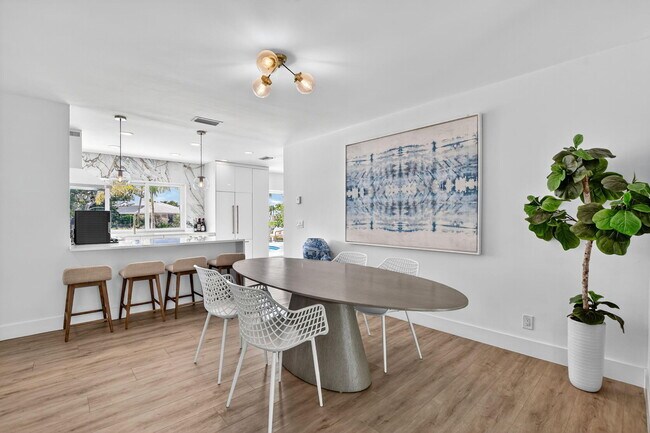 Building Photo - 891 Hickory Terrace