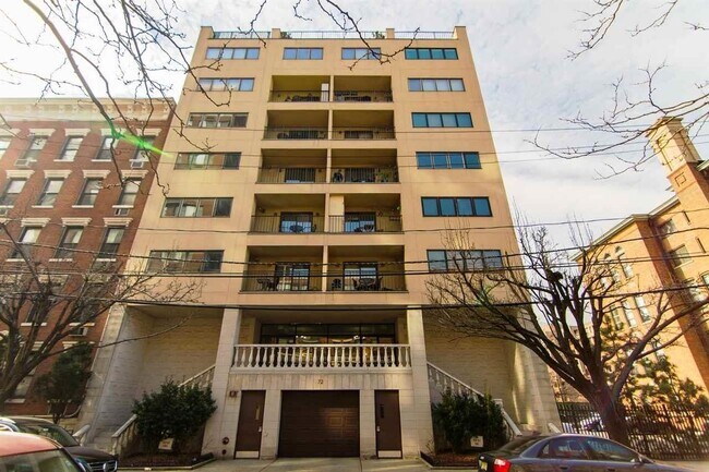 Building Photo - 72 Park Ave