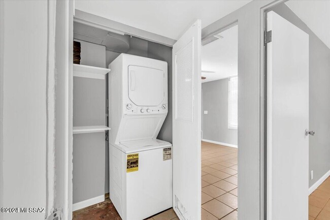 Building Photo - 2311 N Richey Blvd