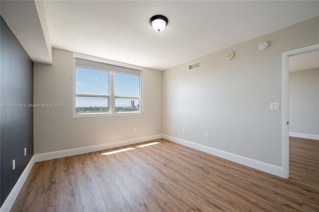 Building Photo - 3232 Coral Wy