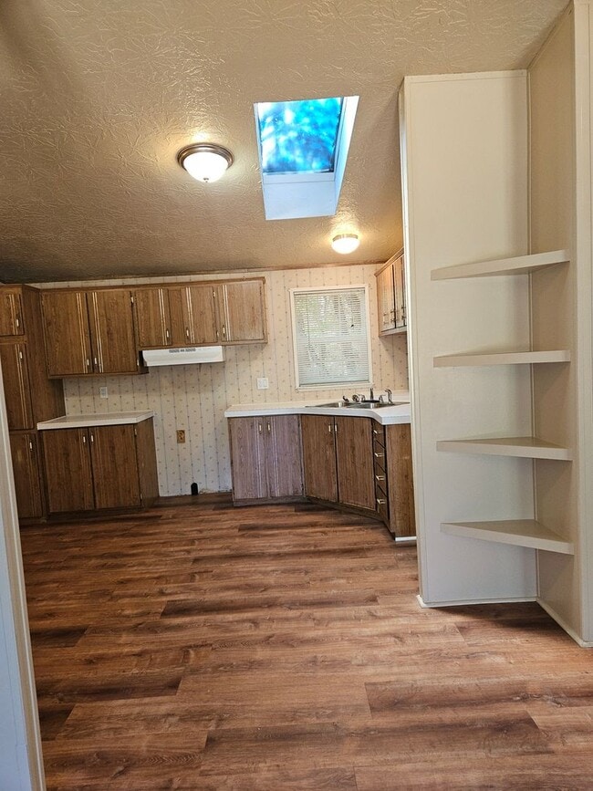 Building Photo - Lovley Home