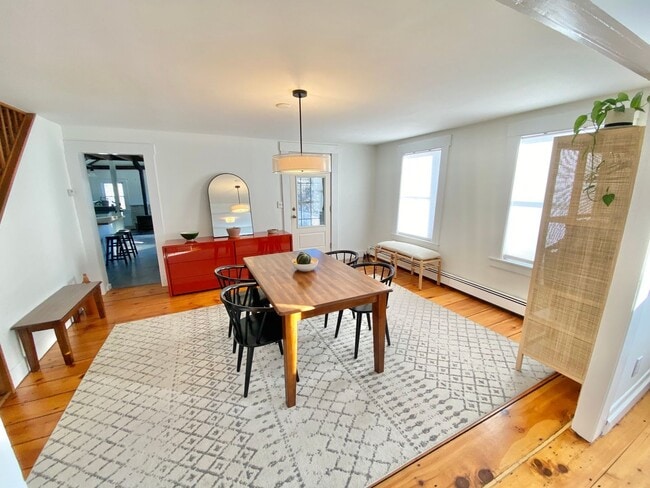 Building Photo - 3 Bedroom House Colchester Available 8/15