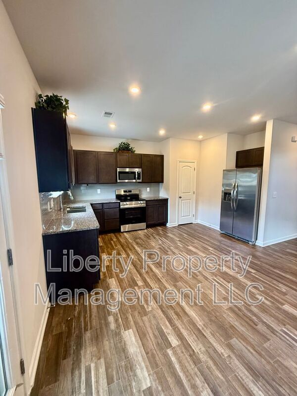 Building Photo - 145 Deodora Ln