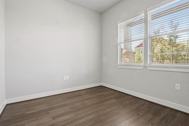 Building Photo - 12203 Cottage Promenade Ct