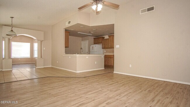 Building Photo - 12841 Tierra Ayala Dr